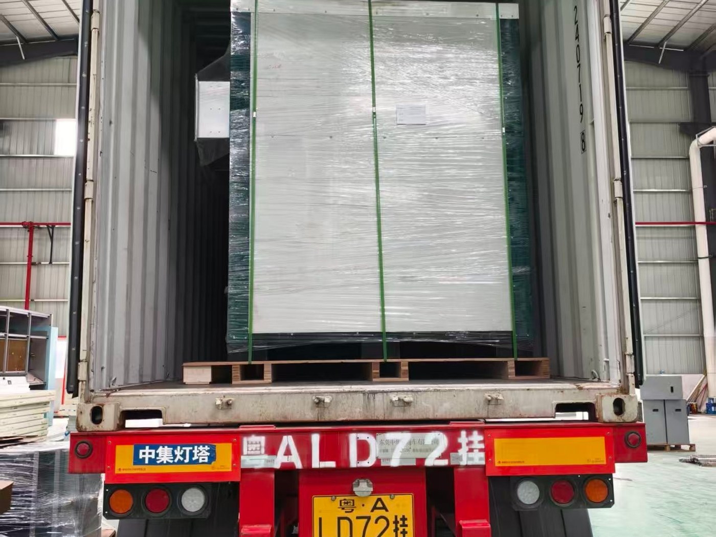 Wrapped drying unit strapped on a pallet inside an open container, ready to be stuffed